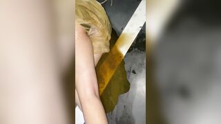 【Mプレイ流出】対照的なビッチ江敏が酔っ払って身体をコントロールできなくなり駐車場で放尿❤️その光景は圧巻でしたフルバージョン china (9)