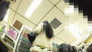 【逆さHERO】無理やり撮った胸チラもあるよ！かなりの長接写！黒髪の綺麗なお姉さん！ voyeur jp 160526