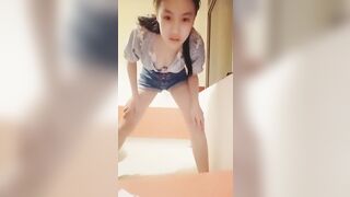 绿播转黄 高颜值极品身材的气质粉嫩小妹妹来月经了只能给炮友吃屌打奶炮 voyeur jp 160526