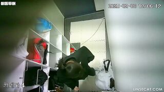 [신작] 2025년 최신 유출 영상. 그들은 태권도 연습보다 탈의실 거울 보는 걸 더 좋아하는 것 같다. [한국 태권도 도장 탈의실 해킹된 korean porn vip ipcam