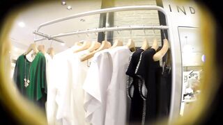 店員撮り１４８ 秒速50m先へのはしご撮りpart2 抑えきれぬ衝動 尻にめりこむパンティの逆さ大接写 ゆるふわ人妻系店員さん voyeur jp