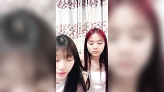 トップクラスの女子高生[08 リリ]が親友をアダルトエンターテイメント業界に連れて行く。超巨乳。膣を開くために開脚する。 china 1 02-050626