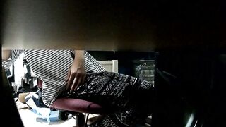 책상 밑으로 자위하다 동생한테 들킨 누나 korean porn vip