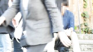 もしかしたらｃちゃん お座りお姉さん発見 ｆｈｄ 大変です パンツが見えてますよ８９ voyeur jp