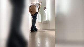h m 店内着替え vol 22 jd2名 むっちむちボディ女子の食い込みパンティとスレンダー美女のタンポン食み出し voyeur jp