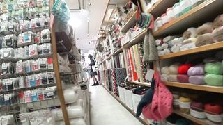 ダックス作品25 優等生風な可愛いスレンダー制服女子のしゃがんでる時にスカートめくってp丸見え 逆さもあり voyeur jp